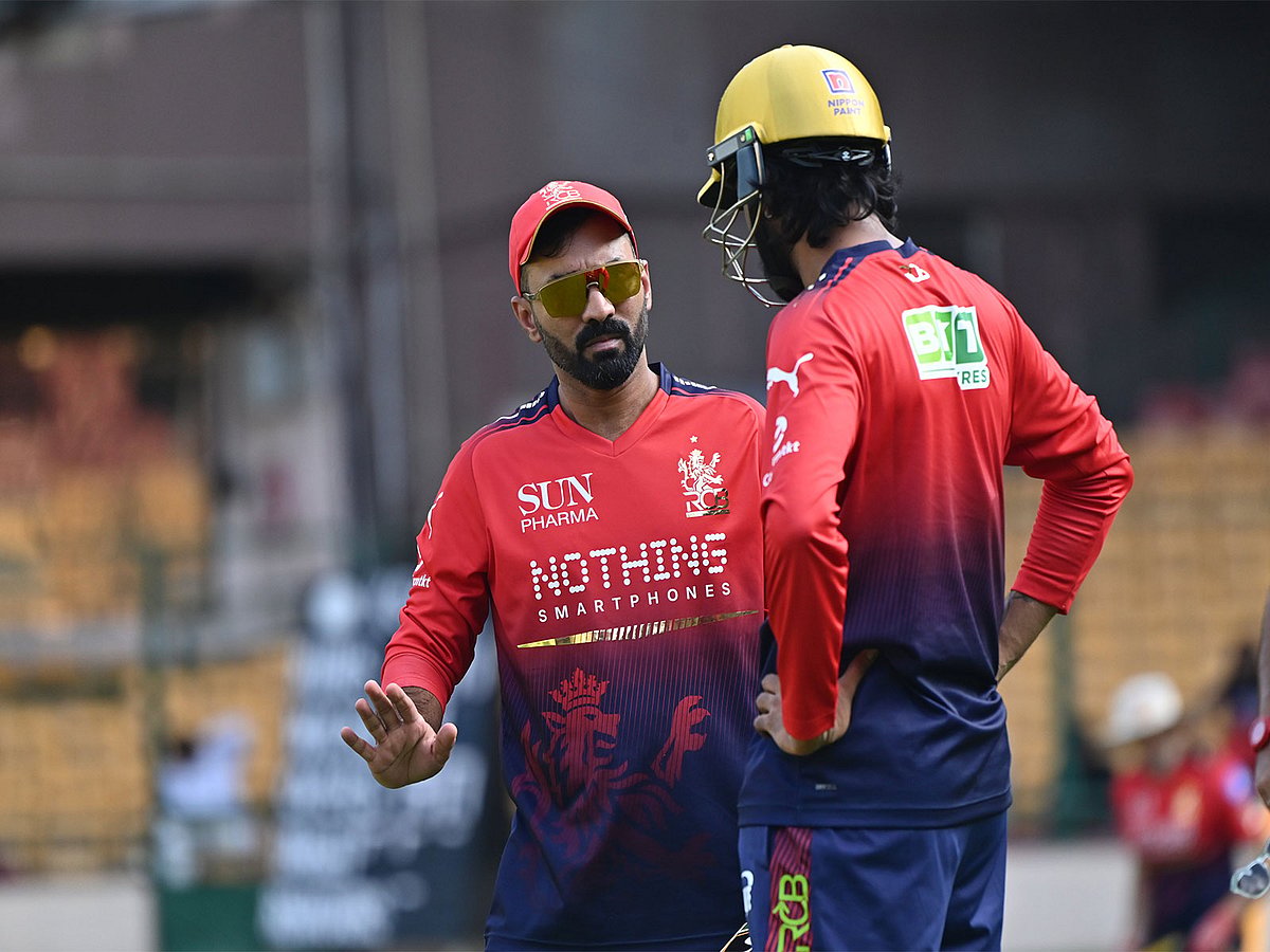 RCB ಪರ ಭುವಿ ತೋರಿದ ಪ್ರದರ್ಶನವೇ ಟೀಂ ಇಂಡಿಯಾ ಕಂಬ್ಯಾಕ್ಗೆ ಮುಖ್ಯ ಕಾರಣ; ಅಚ್ಚರಿ ವ್ಯಕ್ತಪಡಿಸಿದ ದಿನೇಶ್ ಕಾರ್ತಿಕ್!