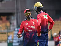 RCB ಪರ ಭುವಿ ತೋರಿದ ಪ್ರದರ್ಶನವೇ ಟೀಂ ಇಂಡಿಯಾ ಕಂಬ್ಯಾಕ್‌ಗೆ ಮುಖ್ಯ ಕಾರಣ; ಅಚ್ಚರಿ ವ್ಯಕ್ತಪಡಿಸಿದ ದಿನೇಶ್ ಕಾರ್ತಿಕ್!