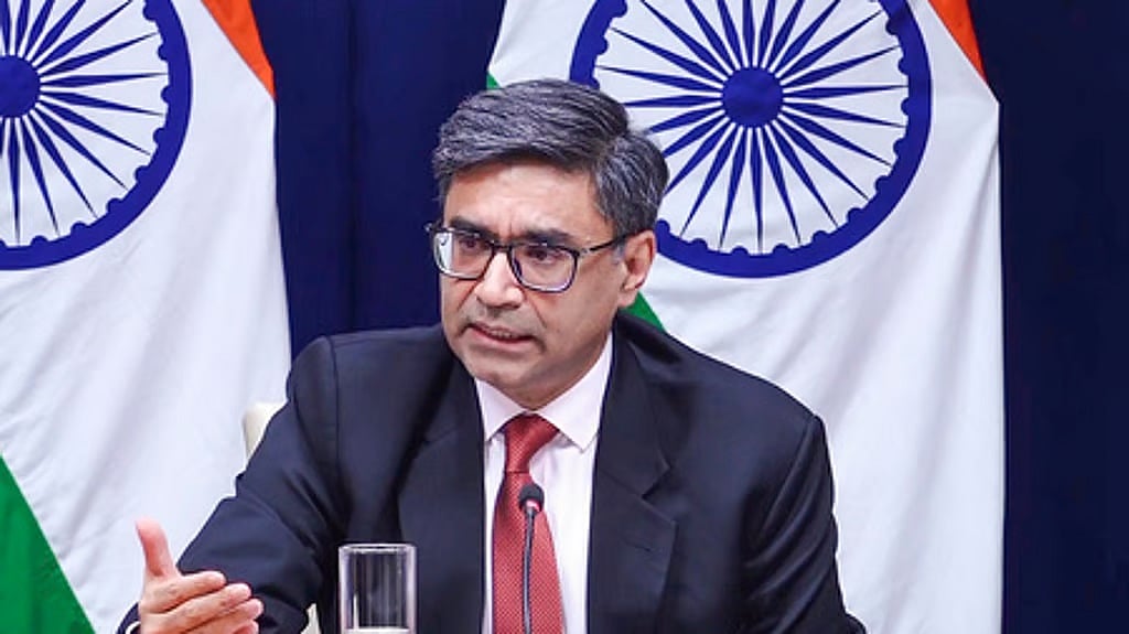 West Asia war: ಹಾರ್ಮುಜ್ ಬಿಕ್ಕಟ್ಟು ತೀವ್ರ; ನಾವಿಕರನ್ನು ಕಳೆದುಕೊಂಡ ಏಕೈಕ ದೇಶ ಭಾರತ; ನಿರ್ಬಂಧ ರಹಿತ ಸಂಚಾರಕ್ಕೆ ಒತ್ತಾಯ..!