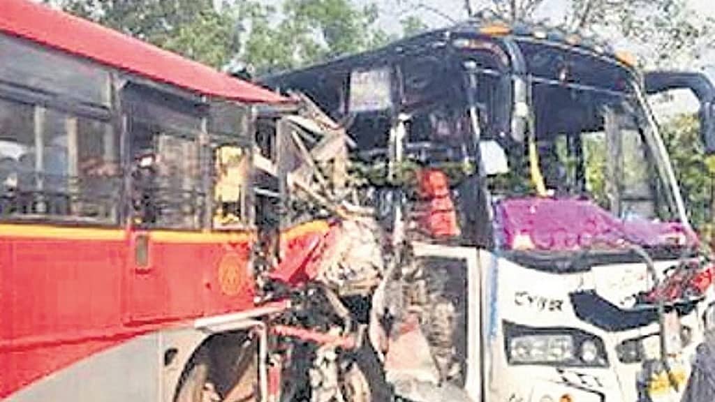 ಶಿರಸಿ ಬಳಿ ಭೀಕರ ಅಪಘಾತ: ಎರಡು ಬಸ್'ಗಳು ಮುಖಾಮುಖಿ ಡಿಕ್ಕಿ, 40ಕ್ಕೂ ಹೆಚ್ಚು ಜನರಿಗೆ ಗಾಯ