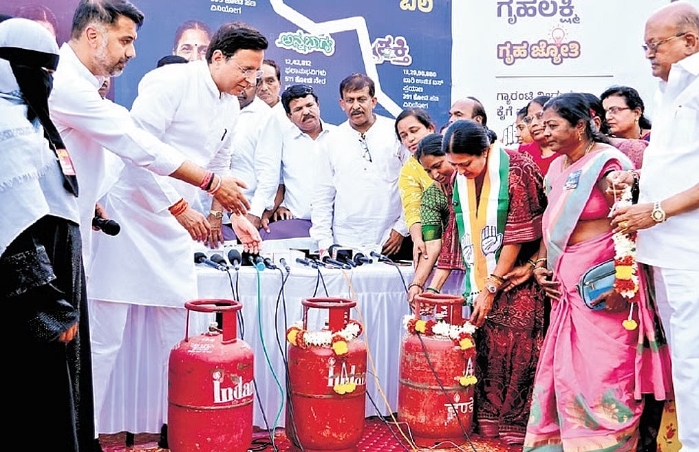 ಕಾಂಗ್ರೆಸ್ ಗ್ಯಾರಂಟಿಗಳು ಜನರನ್ನು ರಕ್ಷಿಸಿದರೆ, ಮೋದಿ ಸರ್ಕಾರ ಜನರ ಜೇಬು ಕತ್ತರಿಸುತ್ತಿದೆ: ರಂದೀಪ್ ಸಿಂಗ್ ಸುರ್ಜೆವಾಲಾ