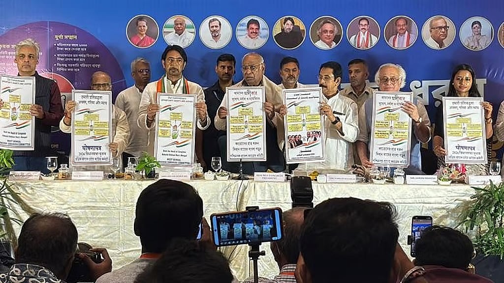 ಬಂಗಾಳ ಕಾಂಗ್ರೆಸ್ ಪ್ರಣಾಳಿಕೆ: ಮಹಿಳೆಯರಿಗೆ ತಿಂಗಳಿಗೆ 2,000 ರೂ, ರೈತರಿಗೆ 15,000 ರೂ ಗ್ಯಾರಂಟಿ ಘೋಷಣೆ!
