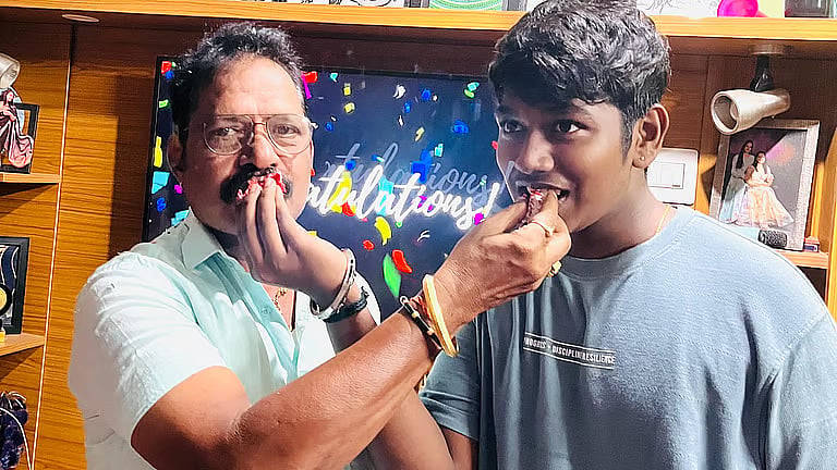 ಮಂಗಳೂರು: ದ್ವಿತೀಯ PUC ಪರೀಕ್ಷೆಯಲ್ಲಿ ತಂದೆ-ಮಗ ಇಬ್ಬರು ತೇರ್ಗಡೆ!