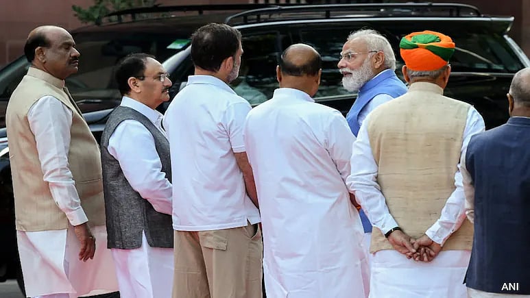 PM Modi-Rahul: ರಾಜಕೀಯ ಬದ್ಧ ವೈರಿಗಳ ಅಪರೂಪದ ಚುಟುಕು ಸಂಭಾಷಣೆ; ವಿಡಿಯೋ ವೈರಲ್!