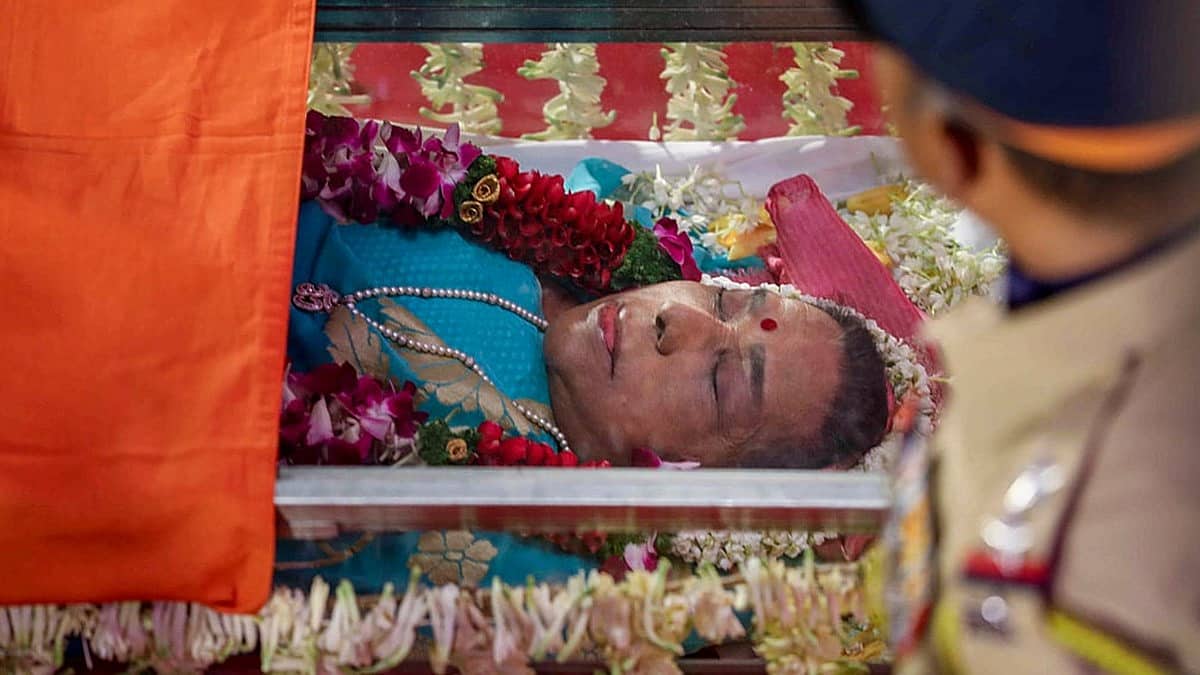 ಸರ್ಕಾರಿ ಗೌರವಗಳೊಂದಿಗೆ ಗಾಯಕಿ ಆಶಾ ಭೋಸ್ಲೆ ಅಂತ್ಯಕ್ರಿಯೆ