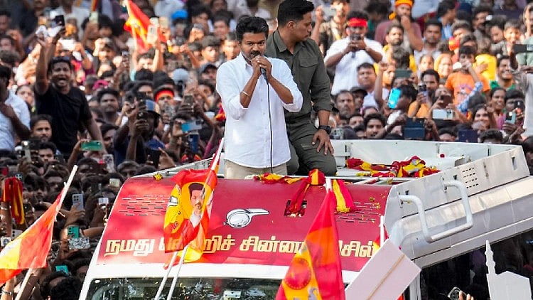 ತಮಿಳುನಾಡು ಚುನಾವಣೆ: TVK ಅಧಿಕಾರಕ್ಕೆ ಬಂದರೆ ರೈತರ ಬೆಳೆ ಸಾಲ ಮನ್ನಾ- ವಿಜಯ್ ಭರವಸೆ