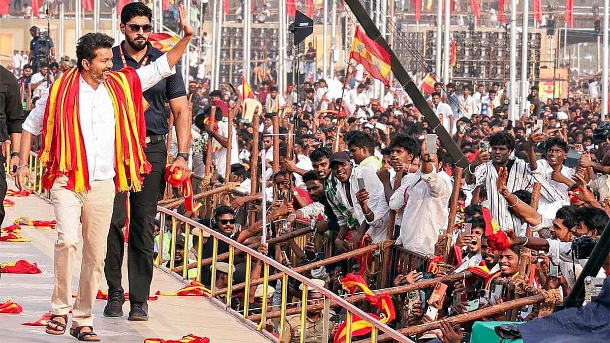 ತಿರುಪ್ಪೂರ್: TVK ವಿಜಯ್ ಪ್ರಚಾರ ಕಾರ್ಯಕ್ರಮದಲ್ಲಿ ಮಾತ್ತೊಂದು ಅವಘಡ; ಬಿಸಿಲಿನ ತಾಪಕ್ಕೆ ಕುಸಿದುಬಿದ್ದು 15 ಮಂದಿ ಆಸ್ಪತ್ರೆಗೆ ದಾಖಲು!