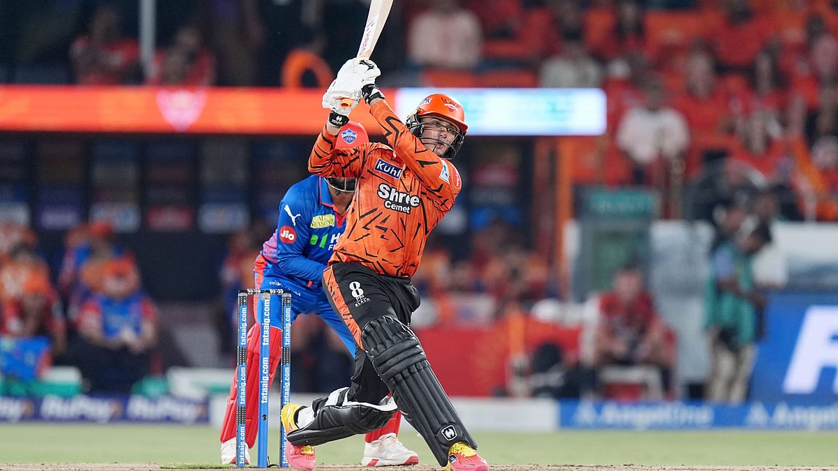 IPL 2026: DC ಬೌಲರ್ ಗಳ ಚೆಂಡಾಡಿದ SRH ಬ್ಯಾಟರ್ Abhishek Sharma; ಸಿಕ್ಸರ್, ಬೌಂಡರಿಗಳಿಂದಲೇ ಶತಕ; ಹಲವು ದಾಖಲೆ ಛಿದ್ರ!