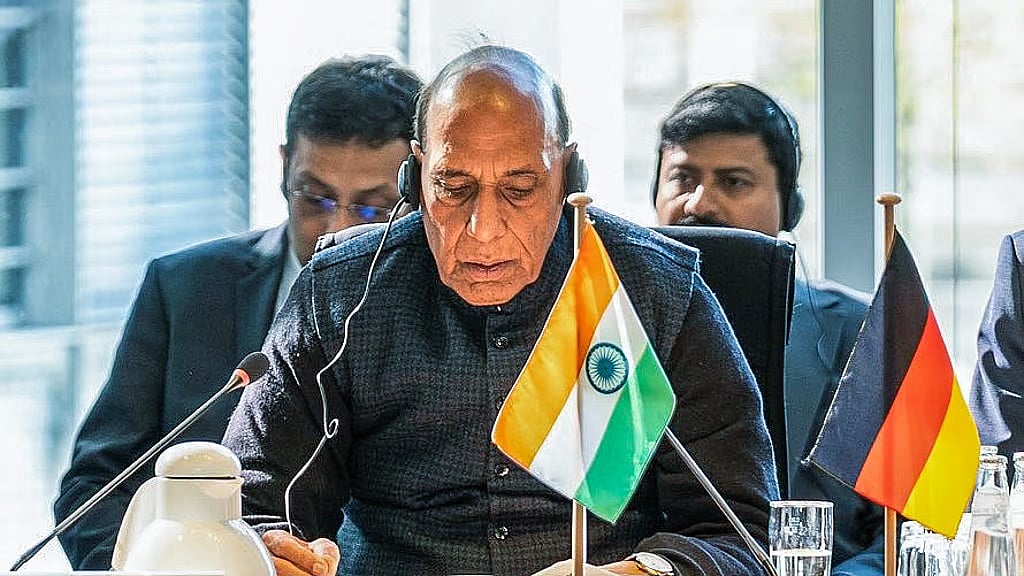 ಹಾರ್ಮುಜ್ ಜಲಸಂಧಿ ನಿರ್ಬಂಧ ದೂರದ ಘಟನೆಯಲ್ಲ, ಭಾರತಕ್ಕೆ ನೇರ ಪರಿಣಾಮ ಬೀರುತ್ತದೆ: ಜರ್ಮನಿಯಲ್ಲಿ ರಾಜನಾಥ್ ಸಿಂಗ್