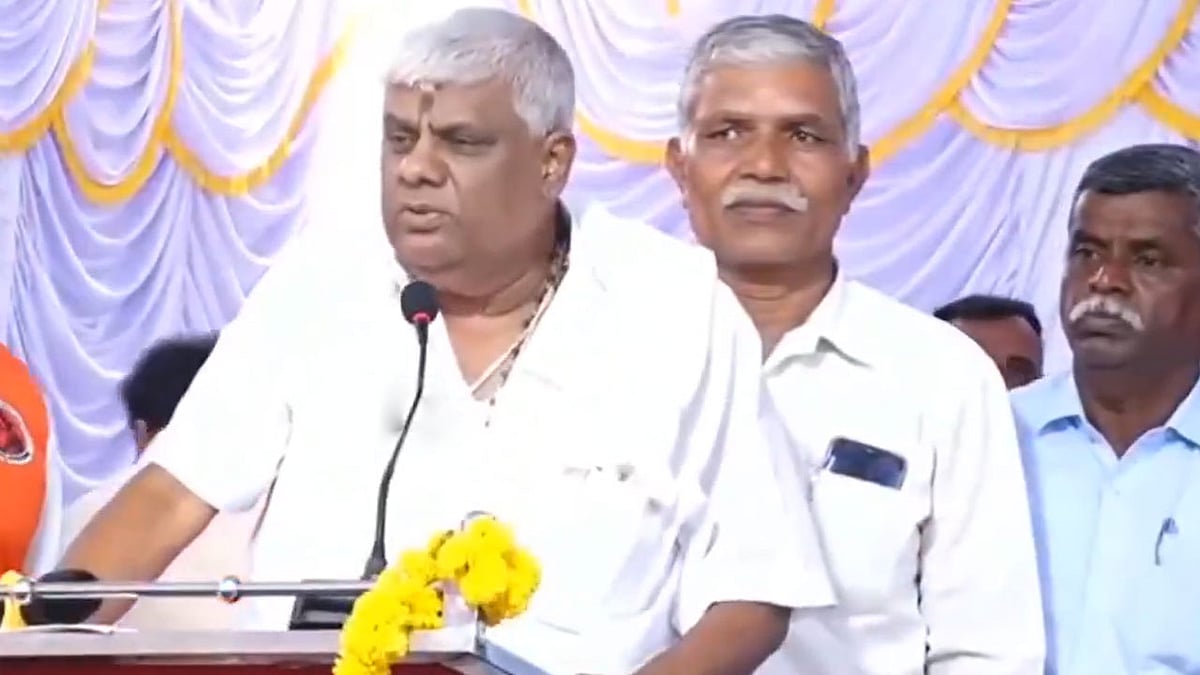 Hassan: 'ಬಡ್ಡಿ ಸಮೇತ ತೀರಿಸೋವರ್ಗೂ ರಾಜಕೀಯದಲ್ಲಿ ಇರ್ತೀನಿ'; HDK ಮುಂದೆ HD Revanna ಕಣ್ಣೀರಿನ ಶಪಥ