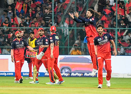 RCB ಸಂಭಾವ್ಯ ಪ್ಲೇಯಿಂಗ್ XI vs DC: ಸಾಲ್ಟ್ ಔಟ್, ಜೇಕಬ್ ಬೆಥೆಲ್‌ಗೆ ಸ್ಥಾನ; ಗಾಯಗೊಂಡಿರುವ ರಸಿಕ್ ಸಲಾಂ ಬದಲಿ ಆಟಗಾರ?
