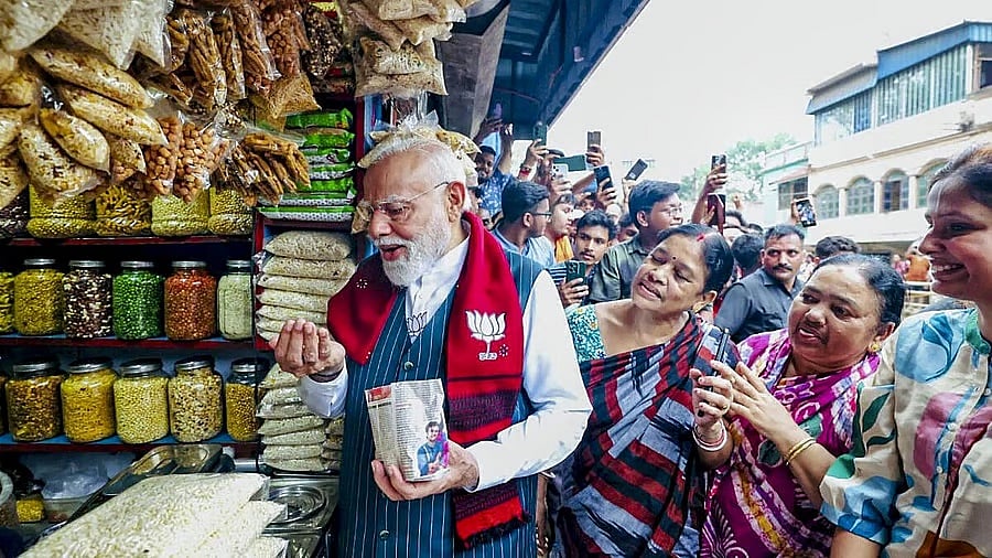 'ನಾನು ಜಲ್ಮುರಿ ತಿಂದಿದ್ದು ಟಿಎಂಸಿ ನಾಯಕರಿಗೆ ಮೆಣಸಿನ ಕಾಯಿ ಉರಿ ನೀಡುತ್ತಿದೆ': ಪ್ರಧಾನಿ ಮೋದಿ-Video
