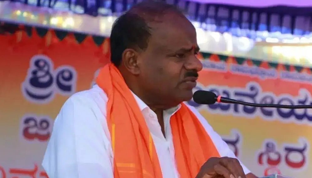 'ರೇವಣ್ಣ ಕಾಲಿಗೆ ಚಪ್ಪಲಿನೂ ಹಾಕಲ್ಲ,ಅದೆಷ್ಟು ದೇವಸ್ಥಾನ ಕಟ್ಟಿದ್ದಾನೋ, ಸ್ವಲ್ಪ ಕೋಪ ಜಾಸ್ತಿ ಅವನಿಗೆ': ಹೆಚ್ ಡಿ ಕುಮಾರಸ್ವಾಮಿ