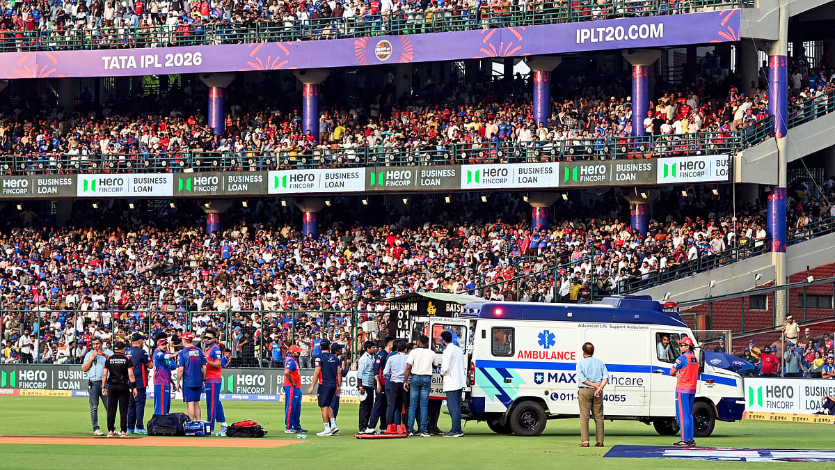 IPL 2026, DC vs PBKS: ಕ್ಯಾಚ್ ಹಿಡಿಯುವ ವೇಳೆ Lungi Ngidi ಗೆ ಗಂಭೀರ ಗಾಯ; ಮೈದಾನಕ್ಕೇ ಆಗಮಿಸಿದ ಆ್ಯಂಬುಲೆನ್ಸ್!