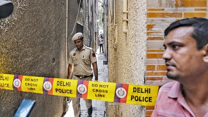 Delhi Shooting Case: ಡೆಲಿವರಿ ಏಜೆಂಟ್ ಕೊಲೆ ಪ್ರಕರಣ; ಪೊಲೀಸ್ ಕಾನ್ಸ್ಟೇಬಲ್ ಬಂಧನ!