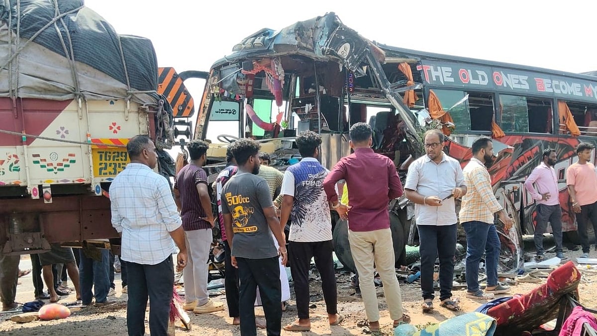 ಉಡುಪಿಯಲ್ಲಿ ಟ್ಯಾಂಕರ್ಗೆ ಪ್ರವಾಸಿ ಬಸ್ ಡಿಕ್ಕಿ: ಮೋಜು ಮಸ್ತಿಗೆ ತೆರಳಿದ್ದ ಶಿಕ್ಷಕ ಹಾಗೂ ಇಬ್ಬರು ವಿದ್ಯಾರ್ಥಿಗಳು ಸಾವು! Video