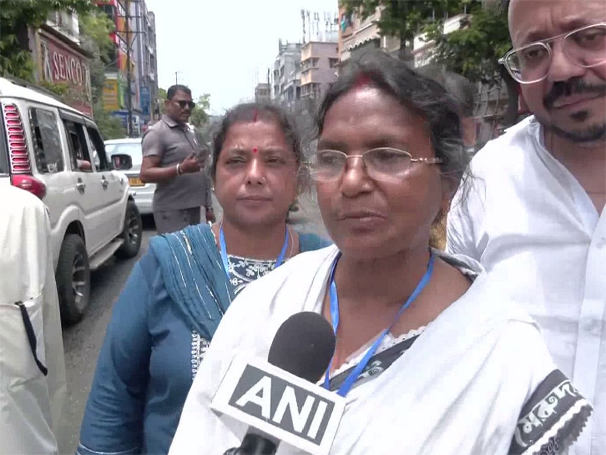 ಸುವೇಂದು ಅಧಿಕಾರಿ ಆಪ್ತನ ಹತ್ಯೆ ಬೆನ್ನಲ್ಲೇ ಆರ್ ಜಿ ಕರ್ ಸಂತ್ರಸ್ತೆ ತಾಯಿ ಮನೆ ಬಳಿ ಬಾಂಬ್ ದಾಳಿ; 5 ಬಿಜೆಪಿ ಕಾರ್ಯಕರ್ತರಿಗೆ ಗಾಯ