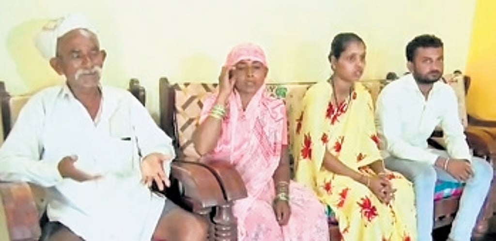 ಬೆಳಗಾವಿ: ಮಾತಾಡಿದರೆ 5000 ರೂ ದಂಡ, ಮಾಹಿತಿ ಕೊಟ್ಟರೆ 1000 ರೂ ಬಹುಮಾನ; ಕುಟುಂಬಕ್ಕೆ ಸಾಮಾಜಿಕ ಬಹಿಷ್ಕಾರ..!