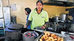 ಸಿಲಿಂಡರ್ ದರ ಹೆಚ್ಚಳ: ಬೆಂಗಳೂರಿನ ಹೊಟೇಲ್ ಗಳಲ್ಲಿ ಊಟ-ತಿಂಡಿ ದುಬಾರಿ ಸಾಧ್ಯತೆ