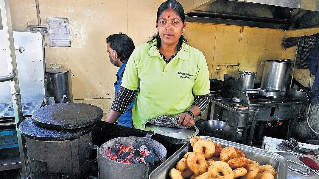 ಸಿಲಿಂಡರ್ ದರ ಹೆಚ್ಚಳ: ಬೆಂಗಳೂರಿನ ಹೊಟೇಲ್ ಗಳಲ್ಲಿ ಊಟ-ತಿಂಡಿ ದುಬಾರಿ ಸಾಧ್ಯತೆ