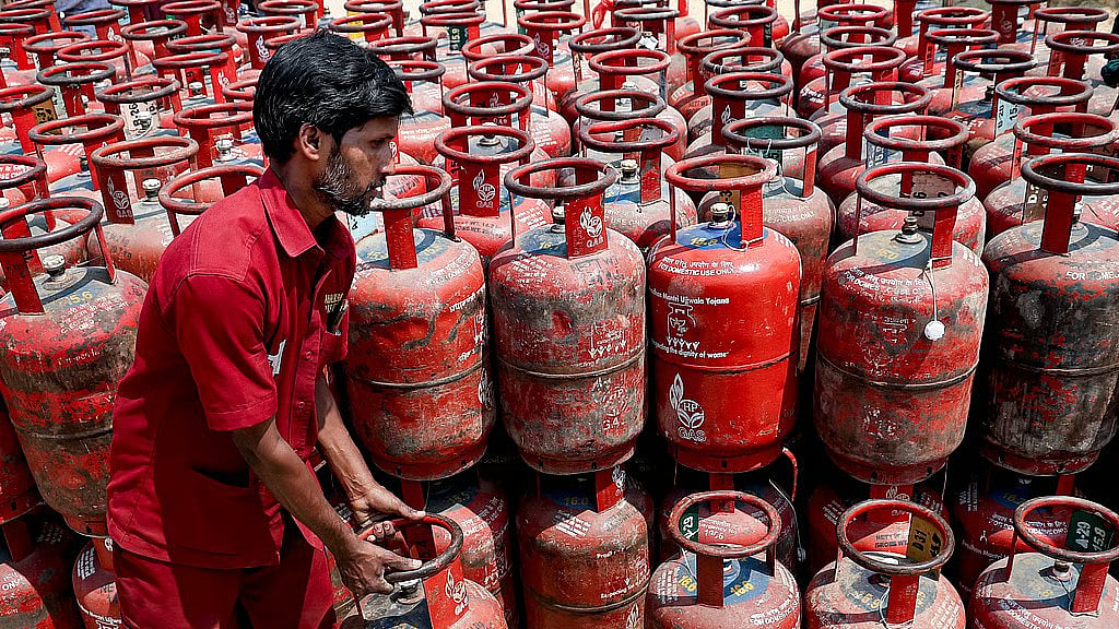 ಪೆಟ್ರೋಲ್, ಡೀಸೆಲ್, LPG ಪೂರೈಕೆಯಲ್ಲಿ ಸ್ಥಿರತೆ; ತಕ್ಷಣ ಬೆಲೆ ಏರಿಕೆ ಇಲ್ಲ: ಕೇಂದ್ರ ಸರ್ಕಾರ