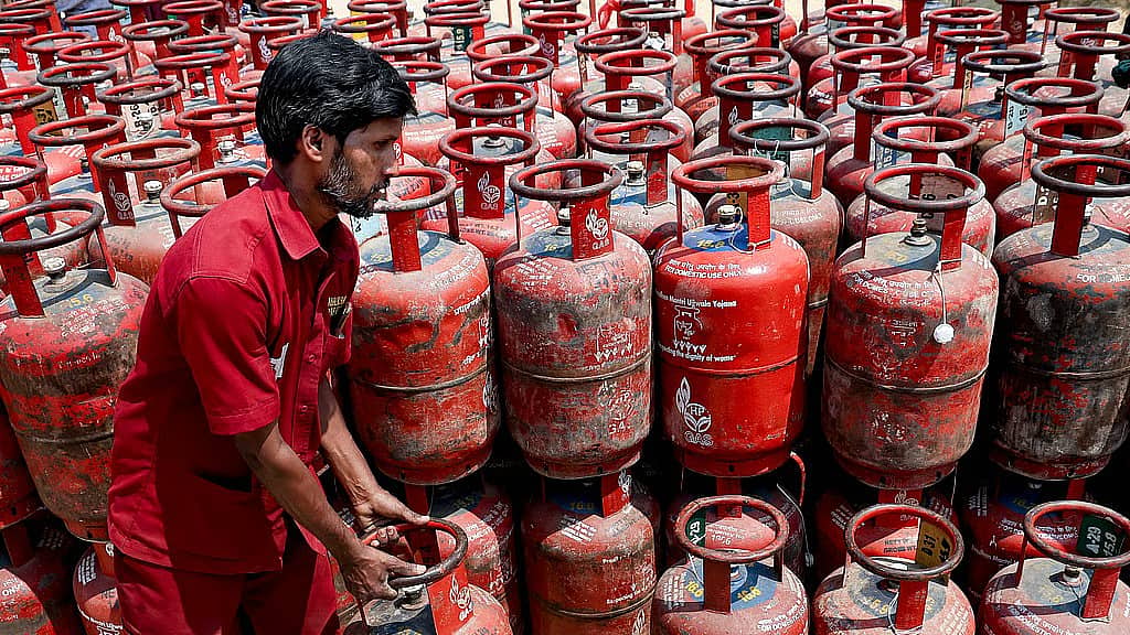 ಪೆಟ್ರೋಲ್, ಡೀಸೆಲ್, LPG ಪೂರೈಕೆಯಲ್ಲಿ ಸ್ಥಿರತೆ; ತಕ್ಷಣ ಬೆಲೆ ಏರಿಕೆ ಇಲ್ಲ: ಕೇಂದ್ರ ಸರ್ಕಾರ