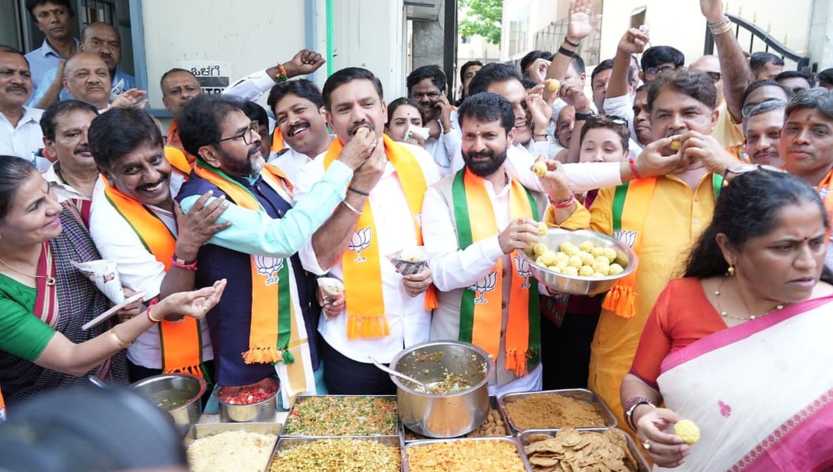 Video: ಉಪ ಚುನಾವಣೆ ಸೋಲಿನಲ್ಲೂ ಲಡ್ಡು, ಚುರುಮುರಿ ವಿತರಿಸಿ ವಿಜಯೋತ್ಸವ ಆಚರಿಸಿದ ಬಿಜೆಪಿ!