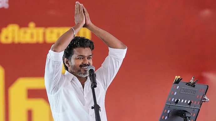 DMK, AIADMK ಮೈತ್ರಿ ಮಾಡಿಕೊಂಡರೆ ಟಿವಿಕೆ ಶಾಸಕರು ಸಾಮೂಹಿಕ ರಾಜೀನಾಮೆ ಬೆದರಿಕೆ ನಿಜವೇ? ವಿಜಯ್ ಪಕ್ಷ ಹೇಳಿದ್ದೇನು?