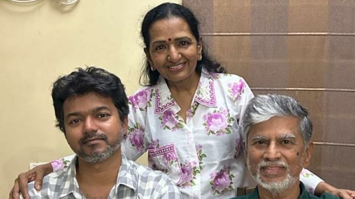 ತನಗಾಗಿ ರಾಜಕೀಯ ಪಕ್ಷ ಆರಂಭಿಸಿದ್ದ ಪೋಷಕರ ವಿರುದ್ಧವೇ ದೂರು, ಕೋರ್ಟ್ ಮೆಟ್ಟಿಲೇರಿದ್ದ ವಿಜಯ್; ಇಂದು ರಾಜಕೀಯಕ್ಕೆ ಮರಳಿದ್ದೇಕೆ? ಹೇಗೆ?
