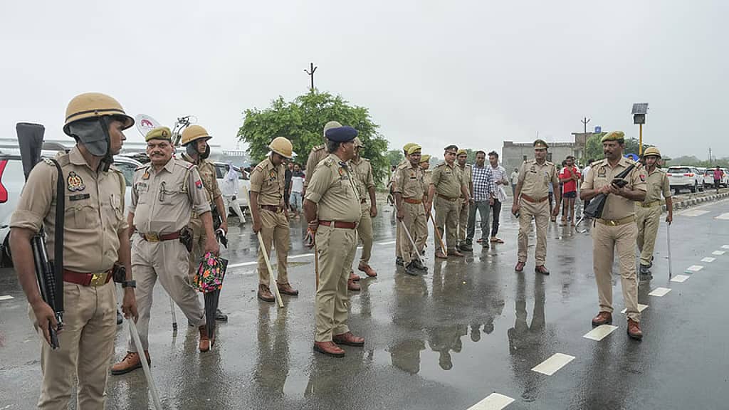 36 ಗಂಟೆಯಲ್ಲಿ 8 ಎನ್ಕೌಂಟರ್; 12 ಆರೋಪಿಗಳ ಹೆಡೆಮುರಿ ಕಟ್ಟಿದ ಉತ್ತರ ಪ್ರದೇಶ ಪೊಲೀಸರು!