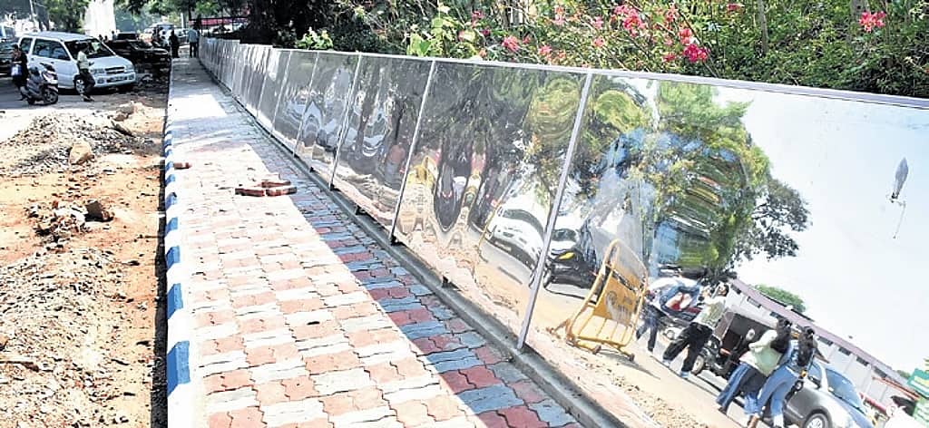ಸಾರ್ವಜನಿಕ ಮೂತ್ರ ವಿಸರ್ಜನೆಯಿಂದ ದುರ್ವಾಸನೆ: ಮೈಸೂರು KSRTC ಬಸ್ ನಿಲ್ದಾಣ ಬಳಿ ಸ್ಟೀಲ್ ಗೋಡೆಗಳ ಅಳವಡಿಕೆ-Video