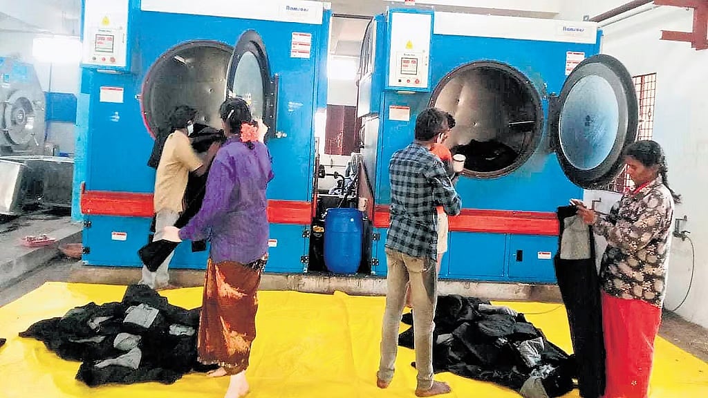 ನೀರಿನ ಅಭಾವ: ಬಳ್ಳಾರಿ ಜೀನ್ಸ್ ಉದ್ಯಮಕ್ಕೆ ಭಾರೀ ಹೊಡೆತ, ಉದ್ಯೋಗ ಕಳೆದುಕೊಳ್ಳುವ ಭೀತಿಯಲ್ಲಿ ಕಾರ್ಮಿಕರು..!