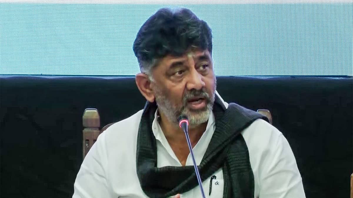 ಈಗಲ್ಟನ್ ರೆಸಾರ್ಟ್'ನಲ್ಲಿ ತಮಿಳುನಾಡು ಶಾಸಕರು ತಂಗಿದ್ದಾರೆ ಎಂಬ ಸುದ್ದಿ ಸುಳ್ಳು: ಡಿ.ಕೆ ಶಿವಕುಮಾರ್; Video