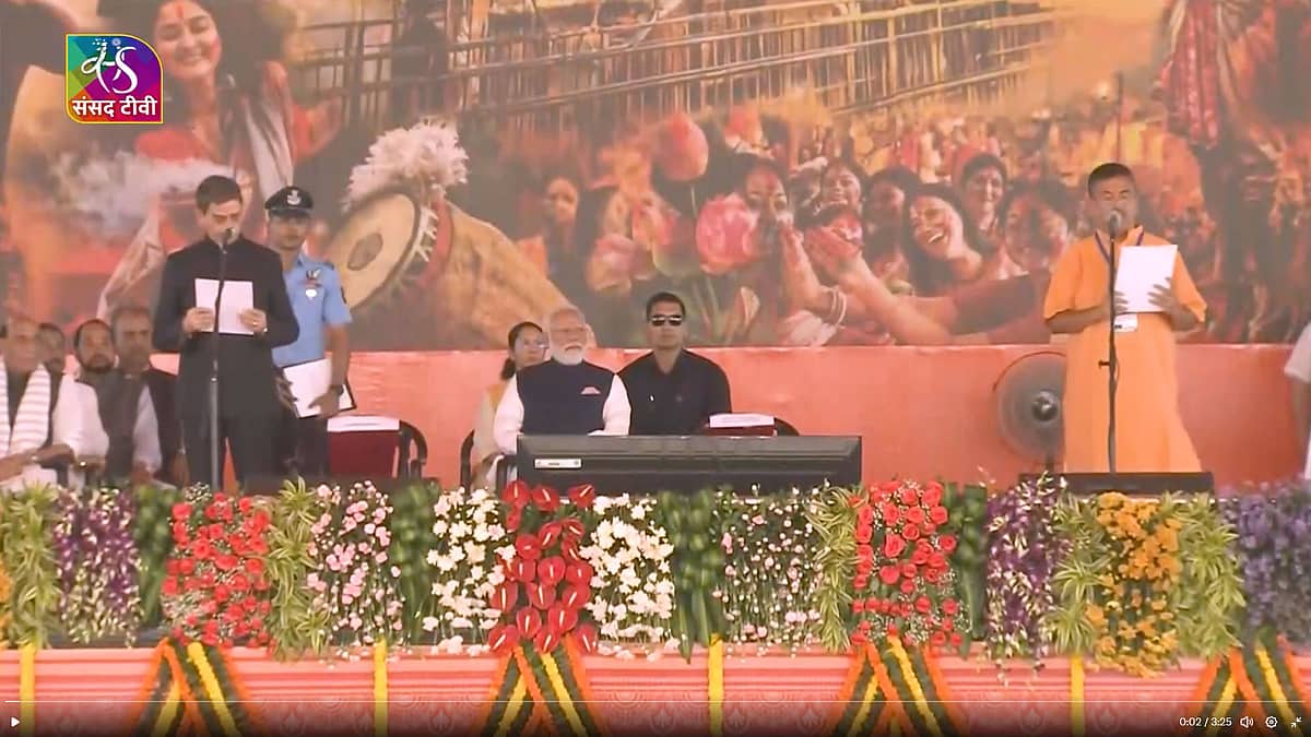 ಐಪಶ್ಚಿಮ ಬಂಗಾಳದ ಮೊದಲ ಬಿಜೆಪಿ ಸಿಎಂ ಆಗಿ ಸುವೇಂದು ಅಧಿಕಾರಿ ಪ್ರಮಾಣ ವಚನ ಸ್ವೀಕಾರ; ಹೊಸ ರಾಜಕೀಯ ಯುಗಕ್ಕೆ ಚಾಲನೆ; Video