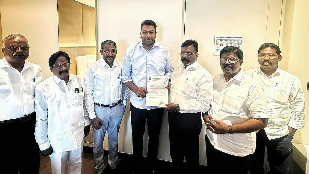 ಅಧಿಕಾರ ತಪ್ಪಿಸಿದ ಅಪವಾದ ಬರಬಾರದು, ರಾಷ್ಟ್ರಪತಿ ಆಳ್ವಿಕೆ ಬೇಡ: ನಟ ವಿಜಯ್ ಬೆಂಬಲ ಘೋಷಣೆ ಬಳಿಕ VCK ಮುಖ್ಯಸ್ಥ ಹೇಳಿಕೆ! Video