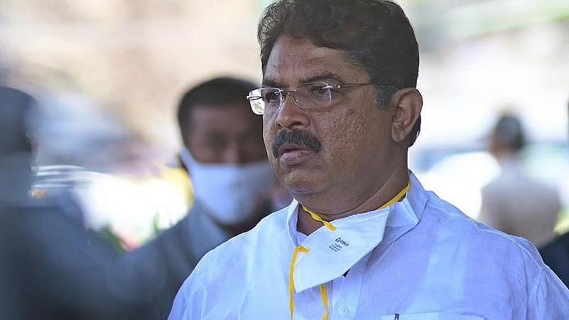 ಬೆಂಗಳೂರು ರಸ್ತೆಗಳಲ್ಲಿ ಎಲ್ಲೆಲ್ಲೂ ಮರಗಳ ರಾಶಿ: ಡಿಕೆಶಿ ಏನು ಮಾಡುತ್ತಿದ್ದಾರೆ?: ಸರ್ಕಾರದ ವಿರುದ್ಧ ಆರ್.ಅಶೋಕ್ ವಾಗ್ದಾಳಿ