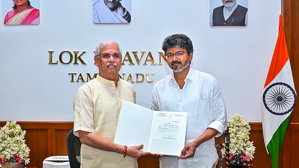 ತಮಿಳುನಾಡು ರಾಜಕೀಯ ಹೈಡ್ರಾಮಕ್ಕೆ ತೆರೆ: ಬೆಳಗ್ಗೆ ಮುಖ್ಯಮಂತ್ರಿಯಾಗಿ ವಿಜಯ್ ಪ್ರಮಾಣ; ಮೇ 13ಕ್ಕೆ ಬಹುಮತ ಸಾಬೀತು