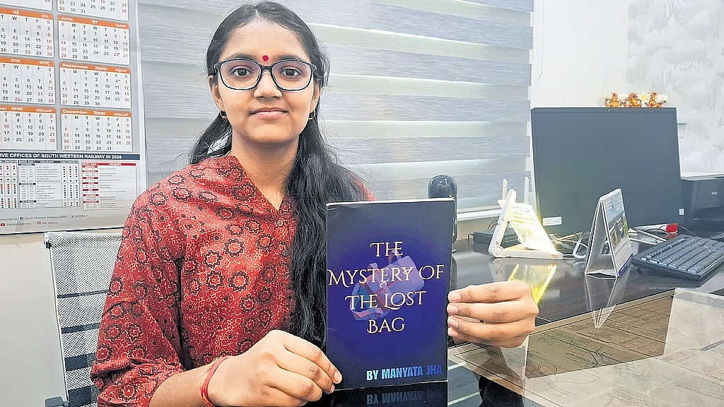 ಮೊಬೈಲ್-ರೀಲ್ಸ್ ಬಿಟ್ಟು ಪುಸ್ತಕ ಹಿಡಿದ ಬಾಲಕಿ: 14ನೇ ವಯಸ್ಸಿಗೇ ಕಾದಂಬರಿ ಪ್ರಕಟಣೆ; ಇದು ವಿಜಯಪುರದ ಮಾನ್ಯತಾ ಝಾ ಯಶೋಗಾಥೆ..!