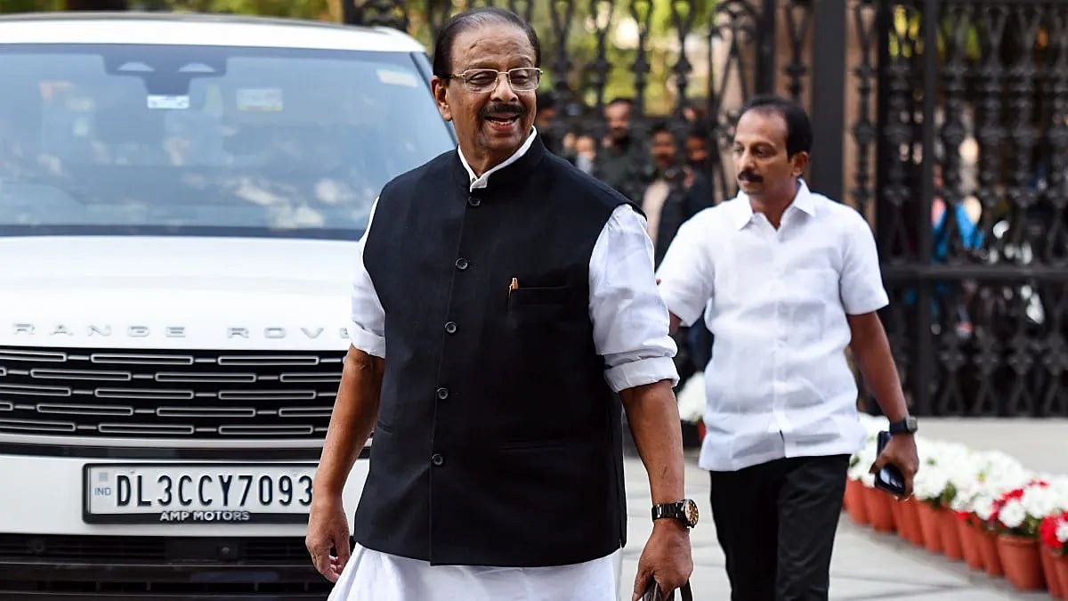 ಕೇರಳ ಸಿಎಂ ಬಿಕ್ಕಟ್ಟು: ವರಿಷ್ಠರೊಂದಿಗೆ ಮಾತುಕತೆಗಾಗಿ ದೆಹಲಿಗೆ ತೆರಳಿದ ಕೆ. ಸುಧಾಕರನ್; ಇಂದು ಅಂತಿಮ ನಿರ್ಧಾರ ಸಾಧ್ಯತೆ