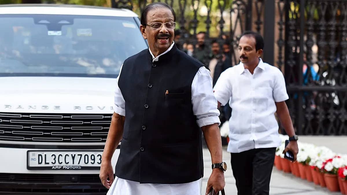 ಕೇರಳ ಸಿಎಂ ಬಿಕ್ಕಟ್ಟು: ವರಿಷ್ಠರೊಂದಿಗೆ ಮಾತುಕತೆಗಾಗಿ ದೆಹಲಿಗೆ ತೆರಳಿದ ಕೆ. ಸುಧಾಕರನ್; ಇಂದು ಅಂತಿಮ ನಿರ್ಧಾರ ಸಾಧ್ಯತೆ