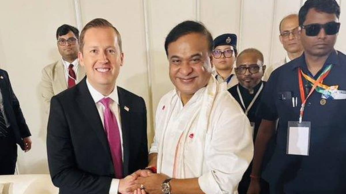 Himanta Biswa Sarma Swearing in: US ರಾಯಭಾರಿ ಗೋರ್ ಭಾಗಿಯಾಗಿದ್ದು ವಿಶೇಷ ಏಕೆ? ಅಸ್ಸಾಂ ನಲ್ಲಿ ಅಮೆರಿಕದ ಹಿತಾಸಕ್ತಿ ಏನು?