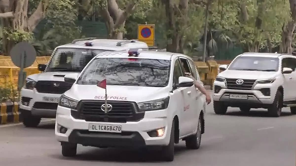 ಇಂಧನ ಉಳಿತಾಯಕ್ಕೆ ಪ್ರಧಾನಿ ಮೋದಿ ಕರೆ: ಬೆಂಗಾವಲು ವಾಹನ ಸಂಖ್ಯೆ ಕಡಿತಗೊಳಿಸಿದ ಗೃಹ ಸಚಿವ ಅಮಿತ್ ಶಾ
