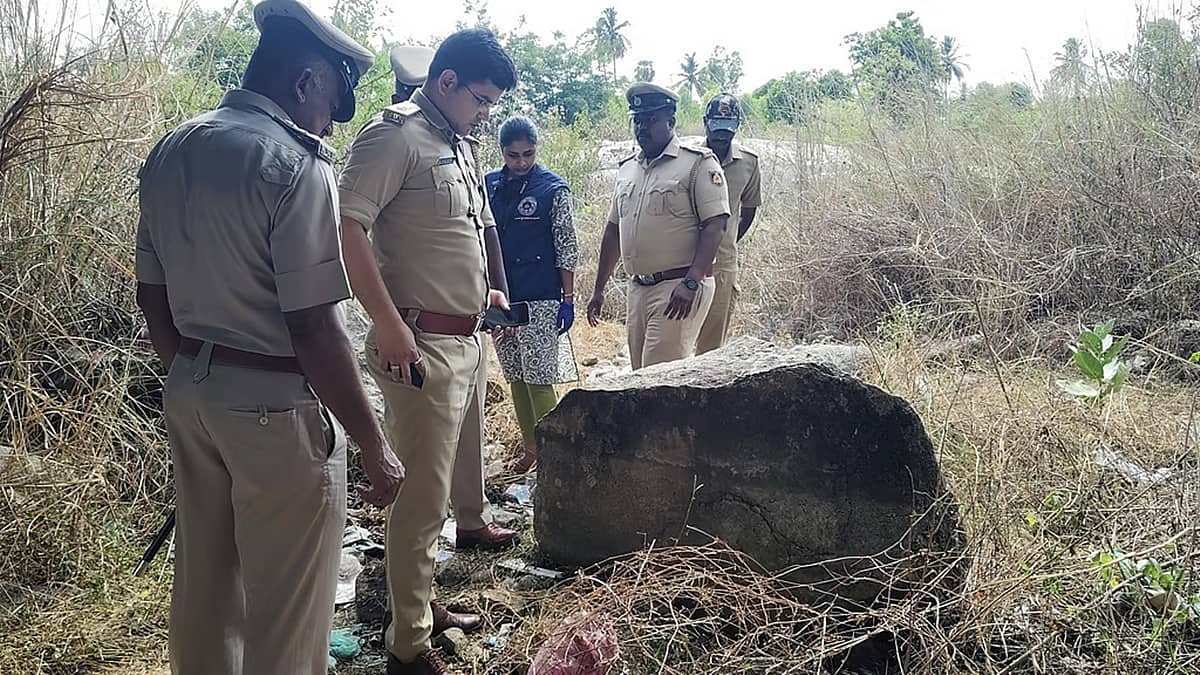 ಕರ್ನಾಟಕ-ತಮಿಳುನಾಡು ಗಡಿ ಗ್ರಾಮದ ಬಳಿ ಚರಂಡಿಯಲ್ಲಿ 214 ಗುಂಡುಗಳು ಪತ್ತೆ: ತನಿಖೆಗೆ ಆದೇಶ