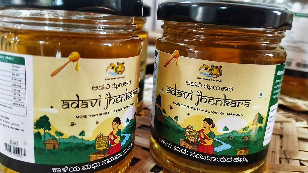 ಕಾಳಿ ಅರಣ್ಯದ ಜೇನು ಈಗ ಅಧಿಕೃತ ಬ್ರ್ಯಾಂಡ್: ಜೋಯಿಡಾ ಬುಡಕಟ್ಟು ಜನರ ಬದುಕಿಗೆ ಹೊಸ ಆಸರೆಯಾಯ್ತು ಅರಣ್ಯ ಇಲಾಖೆಯ ವಿನೂತನ ಹೆಜ್ಜೆ..!