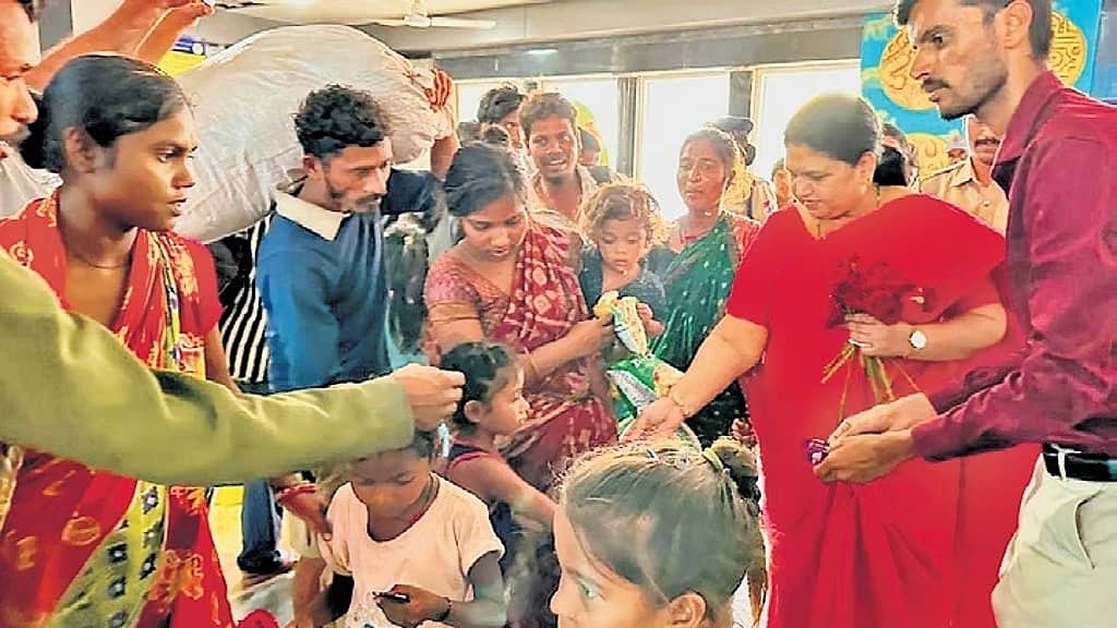 ಜೀತ ಪದ್ಧತಿ ಇನ್ನೂ ಜೀವಂತ: ವಿಜಯನಗರದಲ್ಲಿ ಸಂಕಷ್ಟಕ್ಕೆ ಸಿಲುಕಿದ್ದ 10 ಮಕ್ಕಳು ಸೇರಿ 37 ಮಂದಿ ರಕ್ಷಣೆ..!