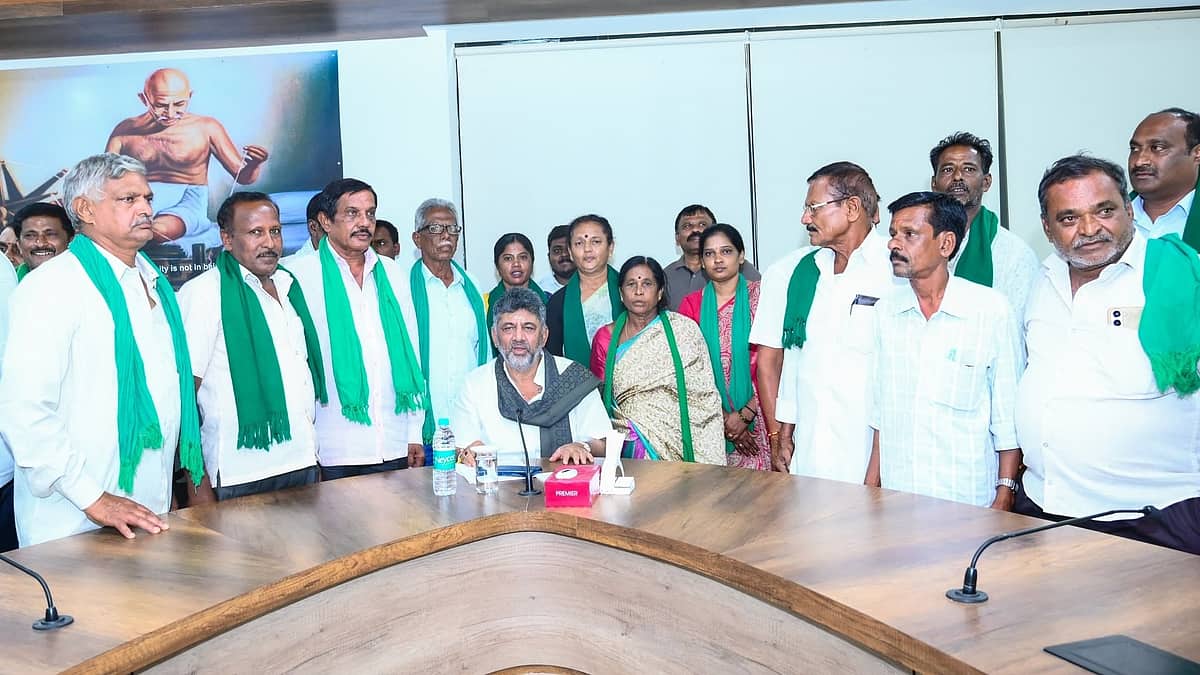 ಬಿಡದಿ ಟೌನ್ಶಿಪ್ ಯೋಜನೆಗೆ ಆಕ್ರೋಶ: ಡಿ.ಕೆ ಶಿವಕುಮಾರ್ ಭೇಟಿಯಾದ ರೈತರು; ಯೋಜನೆ ಮರುಪರಿಶೀಲನೆಗೆ ಆಗ್ರಹ