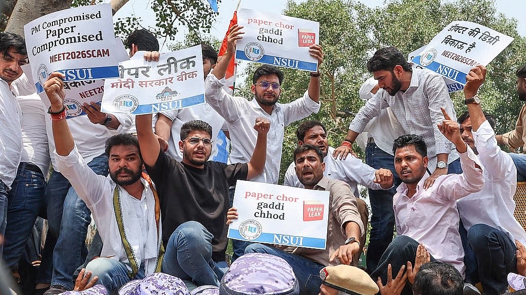 NEET ಪ್ರಶ್ನೆಪತ್ರಿಕೆ ಸೋರಿಕೆ ಪ್ರಕರಣ: ಮೇ 21ಕ್ಕೆ ರಾಜಭವನ ಚಲೋ; ಯುವ ಕಾಂಗ್ರೆಸ್ ಕರೆ, ಡಿಕೆಶಿ-ಸುರ್ಜೇವಾಲಾ ಭಾಗಿ!