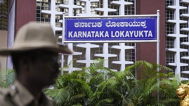 ಬೋಗಸ್ ದಾಖಲೆ ಸೃಷ್ಟಿಸಿ 23 ಕೋಟಿ ರೂ ಲೂಟಿ; ಬೆಳಗಾವಿ ಕೊಳಚೆ ನಿರ್ಮೂಲನಾ ಮಂಡಳಿಗೆ ಸೇರಿದ 8 ಕಡೆ ಲೋಕಾಯುಕ್ತ ದಾಳಿ!