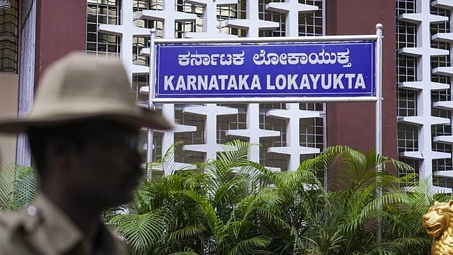 ಬೋಗಸ್ ದಾಖಲೆ ಸೃಷ್ಟಿಸಿ 23 ಕೋಟಿ ರೂ ಲೂಟಿ; ಬೆಳಗಾವಿ ಕೊಳಚೆ ನಿರ್ಮೂಲನಾ ಮಂಡಳಿಗೆ ಸೇರಿದ 8 ಕಡೆ ಲೋಕಾಯುಕ್ತ ದಾಳಿ!