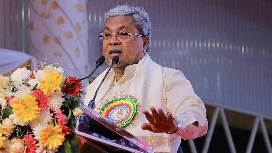'ಅನಕ್ಷರಸ್ಥ' ಪ್ರಧಾನಿಯಿಂದಾಗಿ ಪೆಟ್ರೋಲ್-ಡೀಸೆಲ್ ಮತ್ತು ಅನಿಲ ಬೆಲೆಗಳು ಹೆಚ್ಚಳವಾಗಿದೆ: ಸಿಎಂ ಸಿದ್ದರಾಮಯ್ಯ